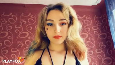 አስማት ምናባዊ እውነታ መነጽሮች ከሃርሊ ክዊን ጋር የግብረ ሥጋ ግንኙነት ሰጡኝ።